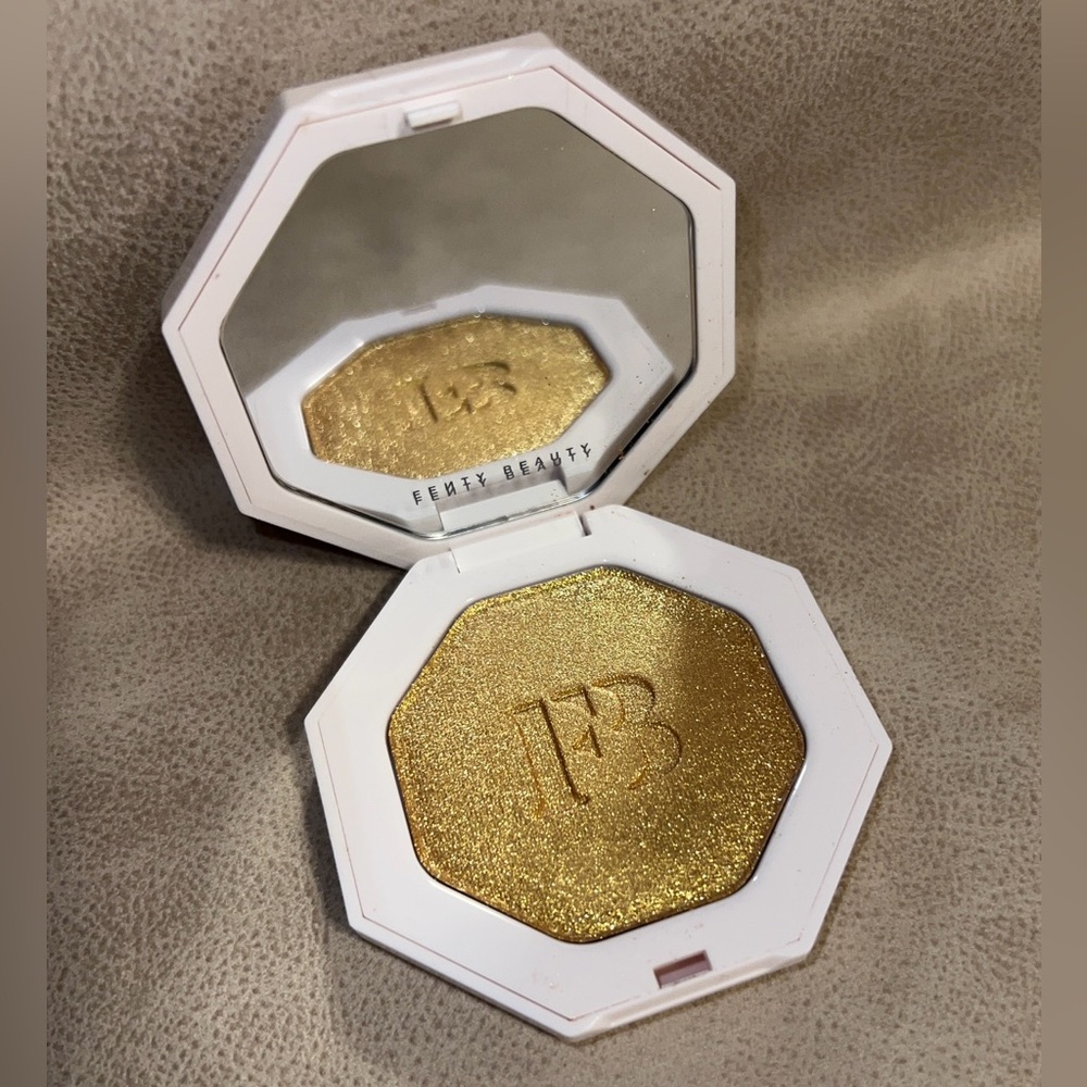 NEW!! Fenty Beauty Highlighter Compact - Trophy wife